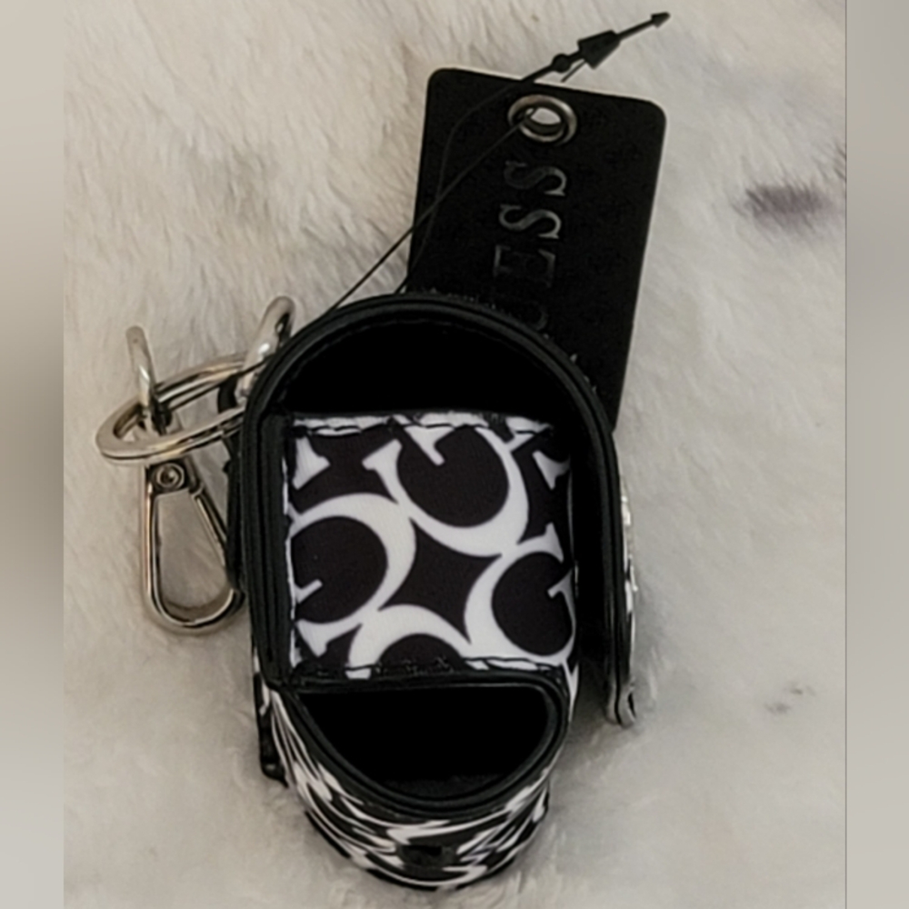 GUESS AIRPODS CASE ! - Picture 7 of 9